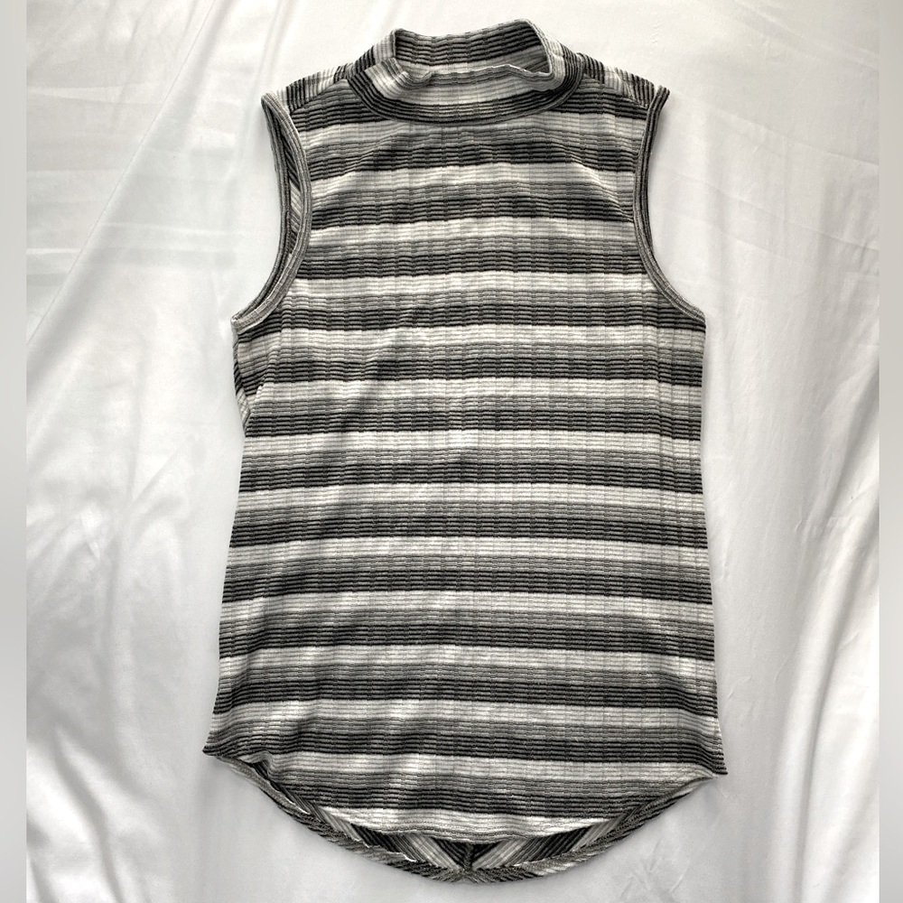 Buckle tank top. Mock turtle neck. Size S.